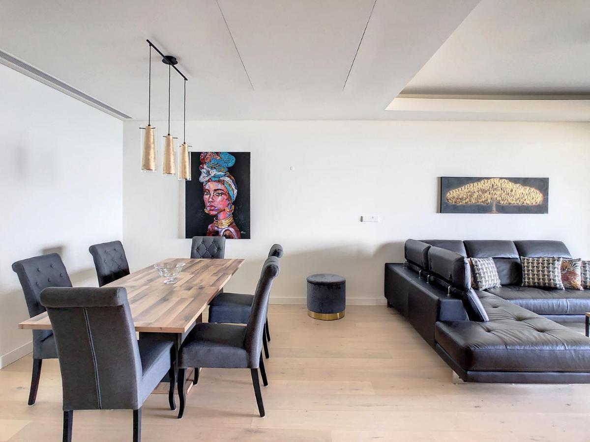 פונשל Over The Cliff Apartment By Lovelystay מראה חיצוני תמונה